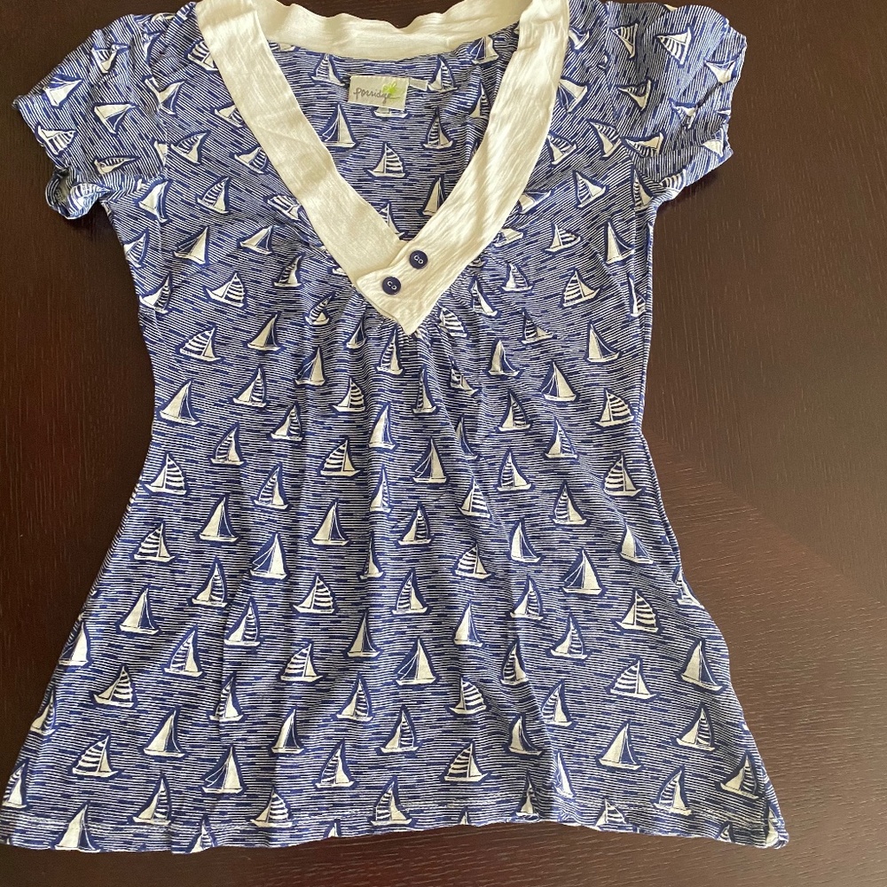 Anthropology Porridge V-neck tee blue boats | XS